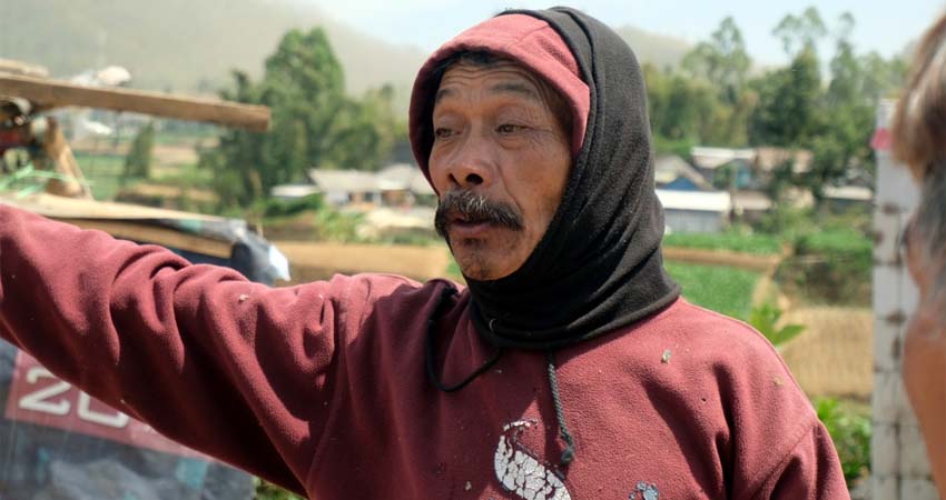 Angin Kencang Porak Porandakan Warung di Sumber Brantas