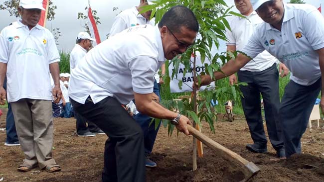 Jaga Kerusakan DAS Brantas, BBWI dan Pemkot Batu Tanam 3800 Pohon di Desa Oro-Oro Ombo