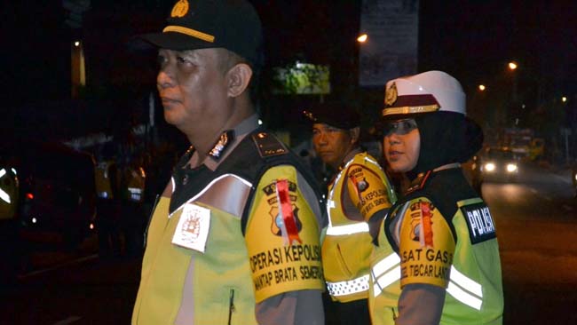 Operasi Skala Besar, Polres Batu Tilang 16 Kendaraan, Sita 2 Botol Miras