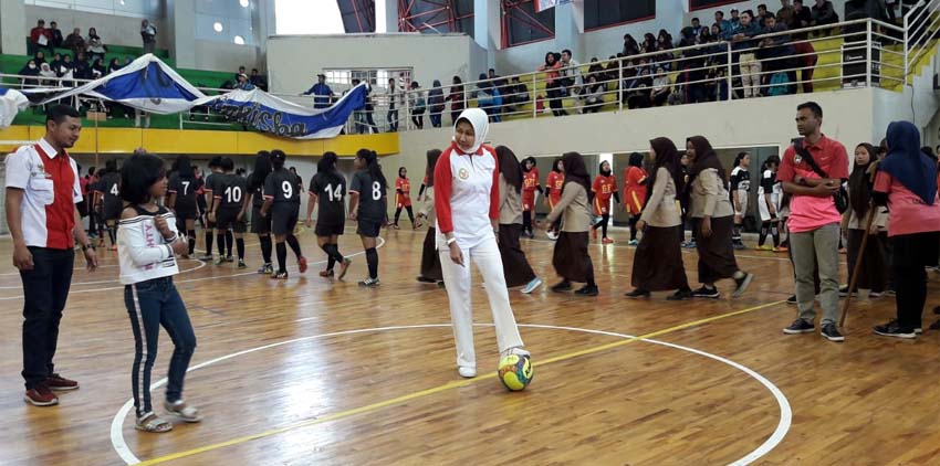 Walikota Batu Buka Turnamen Futsal Wanita Pertama Kategori SMAMASMK