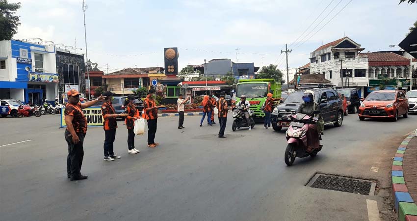 Hari Kedua Pembagian Jamu di Kota Batu, Masyarakat Sangat Antusias