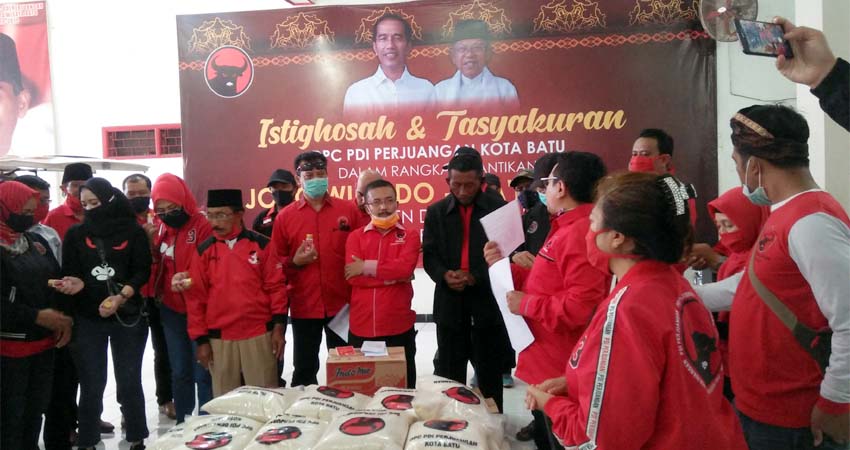 PDI Perjuangan Kota Batu Bagikan Sembako ke Seluruh Desa dan Kelurahan