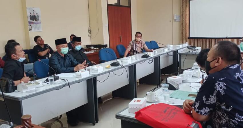 Suasana hearing Komisi C DPRD Kota Batu.