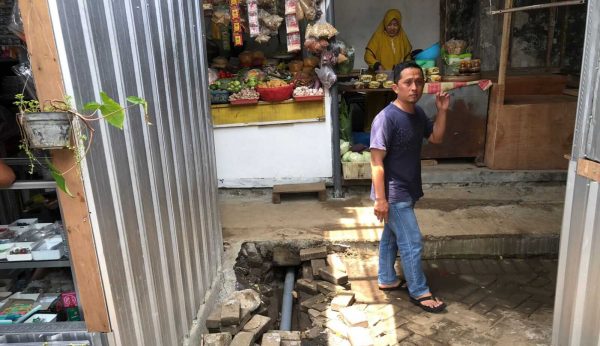 Pedagang Pasar Kota Batu di Penampungan Keluhkan Kebocoran Atap dan Saluran Drainase