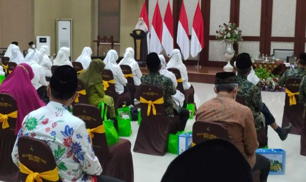 Wali Kota Batu bersama Wawali Ikuti Pelaksanaan Nuzulul Quran dan Pelantikan Pengurus Dewan Masjid Indonesia