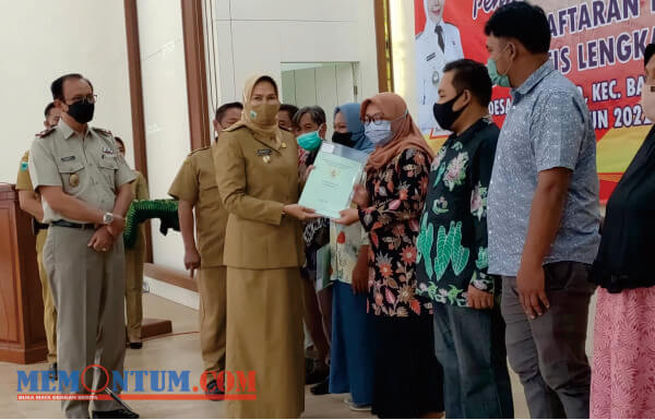 Wali Kota Batu Serahkan 250 PTSL ke Warga Sidomulyo