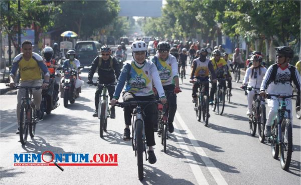 Ratusan Peserta Meriahkan Event Tour Gowes Wisata Nasional yang Terpusat di Alun- Alun Kota Batu