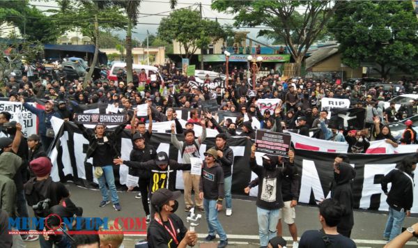 Geruduk Kajari Kota Batu, Aremania Tuntut Kajati Tolak Berkas Tragedi Kanjuruhan