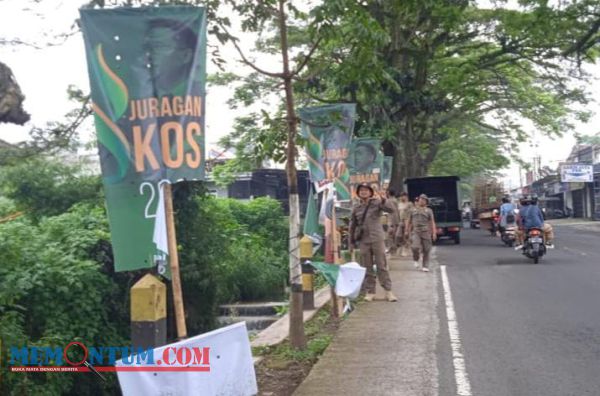 Satpol PP Kota Batu Tertibkan Sejumlah Reklame Salah Pasang Wilayah