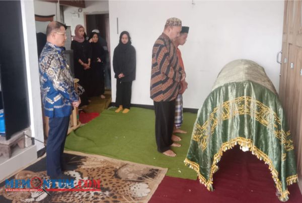 Wartawan Memontum.com Berpulang, Pj Wali Kota Batu Sampaikan Duka ke Rumah Almarhum Bambang Irawan