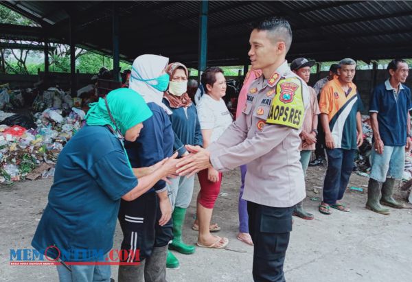 Polres Batu Salurkan Bantuan Sosial ke Pekerja TPA Tlekung