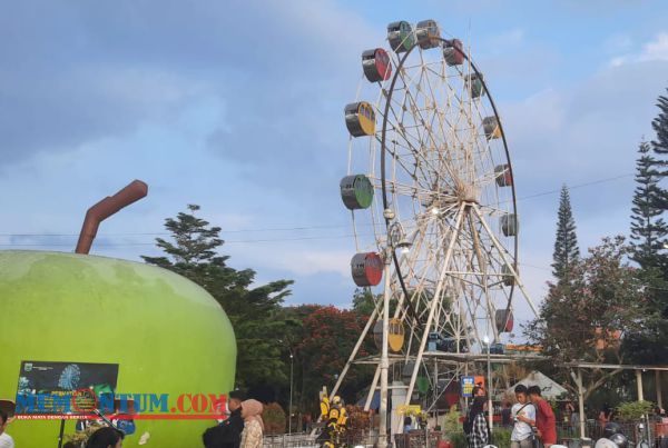 Wahana Bianglala di Alun-alun Kota Batu Bakal Dievaluasi untuk Dioperasikan