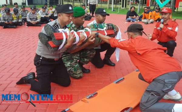 Kakorbinmas Baharkam Mabes Polri Cek Peralatan Kebencanaan dan Saksikan Latihan PPGD Mapolres Batu