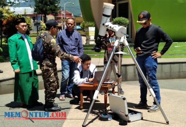 LFNU Kota Batu Fasilitasi Masyarakat Saksikan Gerhana Matahari Hibrida di Alun-alun