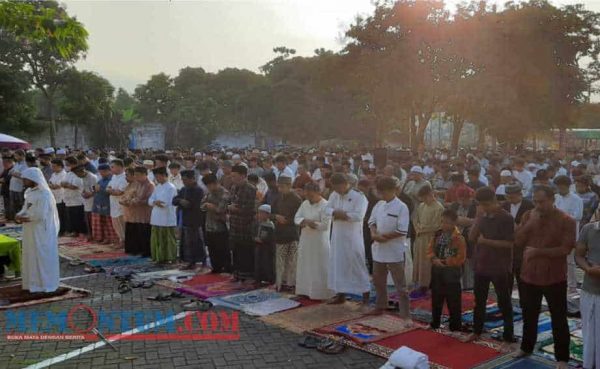 Ribuan Warga Muhammadiyah Kota Batu Salat Idul Fitri di Area Parkir Jatim Park 1