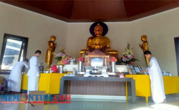 Jelang Perayaan Hari Raya Waisak, Vihara Dhammadipa Arama Mulai Lakukan Pembersihan