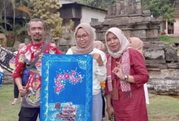 50 Pecanting Batik Kota Batu Gagas Motif Candi Songgoriti sebagai Motif Khas Kota Batu