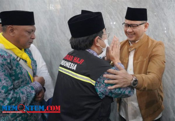 Pj Wali Kota Batu bersama Forkopimda Lepas Keberangkatan 204 CJH